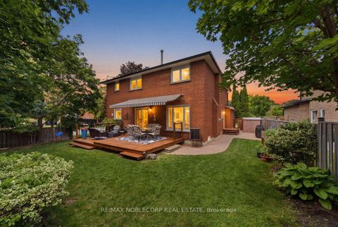 Photo 1 at 3 Castlehill Road, Maple, Vaughan