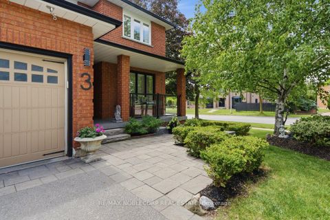 Photo 2 at 3 Castlehill Road, Maple, Vaughan