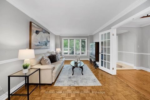 Photo 7 at 3 Castlehill Road, Maple, Vaughan