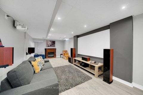 Photo 34 at 3 Castlehill Road, Maple, Vaughan