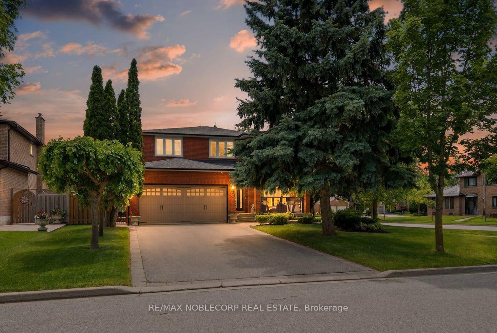 3 Castlehill Road, Maple, Vaughan photo number 2