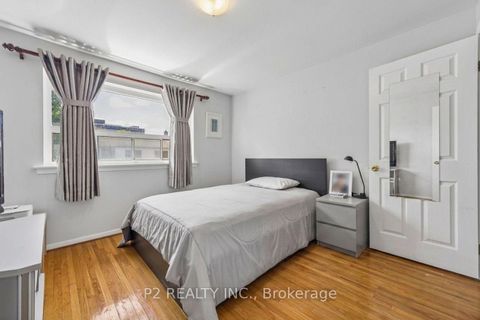 Photo 10 at 22-25 Gosford Blvd. Boulevard N, York University Heights, Toronto