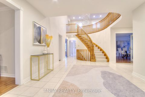Photo 1 at 22 Chiltern Hill, Bayview Hill, Richmond Hill