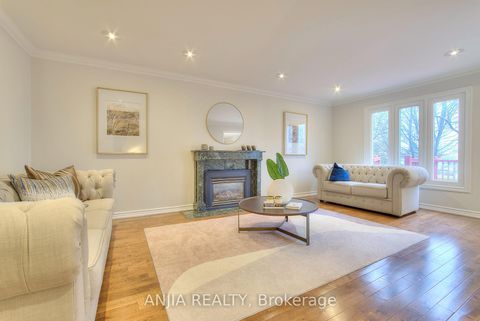 Photo 4 at 22 Chiltern Hill, Bayview Hill, Richmond Hill