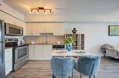 Photo 10 at 707 - 372 Highway 7 E Way, Doncrest, Richmond Hill
