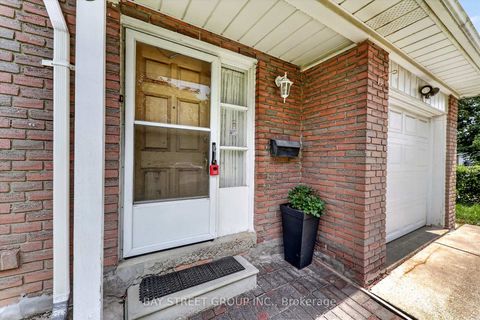 Photo 3 at 95 TINETA Crescent, Malvern West, Toronto