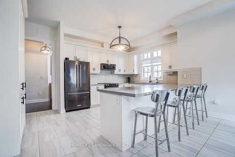 Photo 7 at 56 Botelho Circle, Bayview Southeast, Aurora