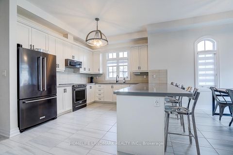 Photo 9 at 56 Botelho Circle, Bayview Southeast, Aurora