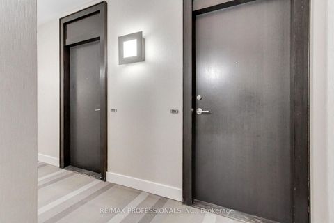Photo 4 at 710 - 33 Charles Street E, Yonge Corridor, Toronto