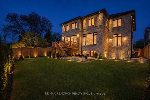 Photo 5 at 28 Ternhill Crescent, Don Mills, Toronto