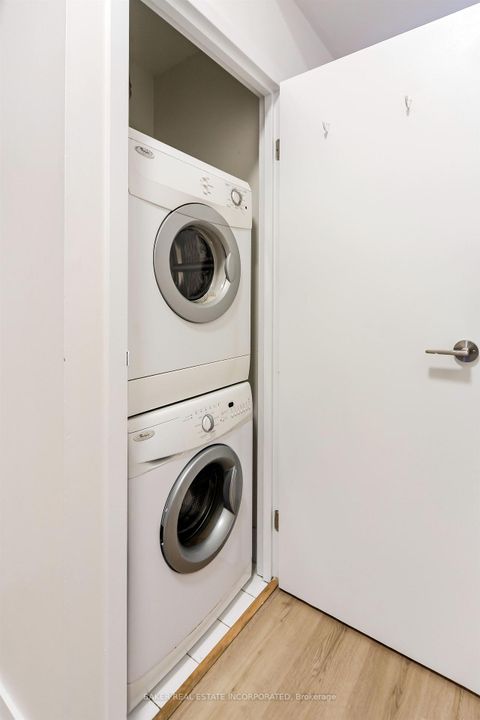 Photo 24 at 107 - 152 Annette Street, Junction Area, Toronto