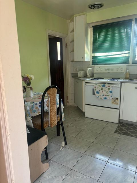 Photo 8 at 73 Aragon Avenue, Sullivan, Toronto