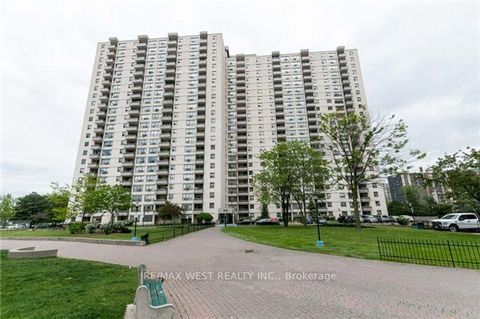Photo 4 at 102 - 370 Dixon Road, The Westway, Toronto