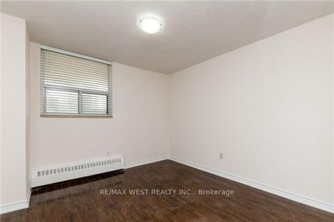 Photo 12 at 102 - 370 Dixon Road, The Westway, Toronto