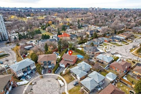Photo 4 at 18 Terryellen Crescent, Markland Wood, Toronto