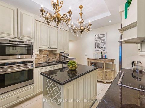 Photo 11 at 14 - 30 Hargrave Lane, York Mills, Toronto