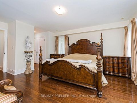 Photo 23 at 14 - 30 Hargrave Lane, York Mills, Toronto