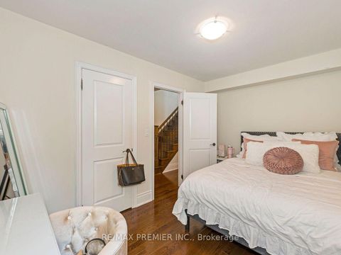 Photo 30 at 14 - 30 Hargrave Lane, York Mills, Toronto