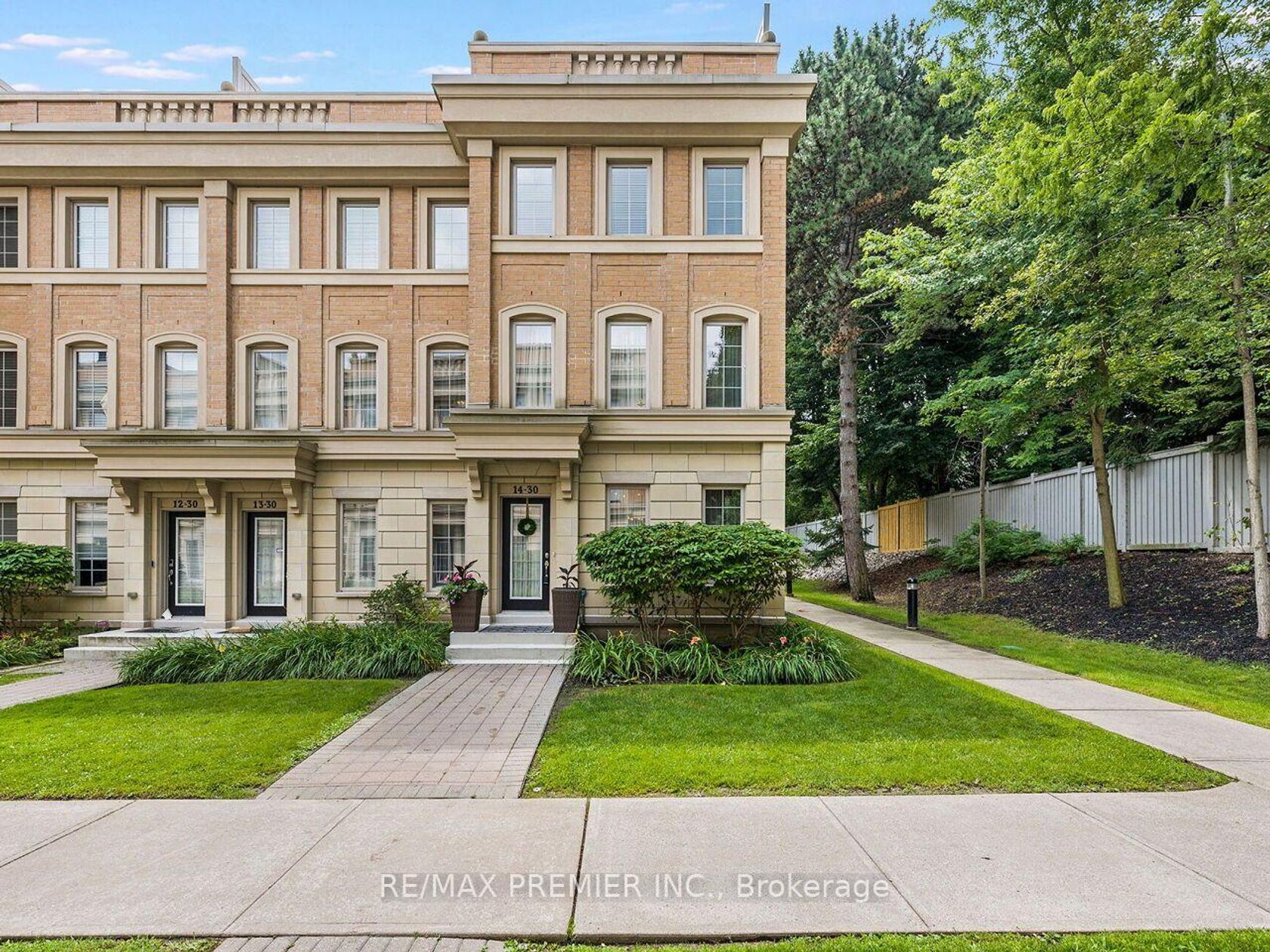 14 - 30 Hargrave Lane, York Mills, Toronto photo number 2