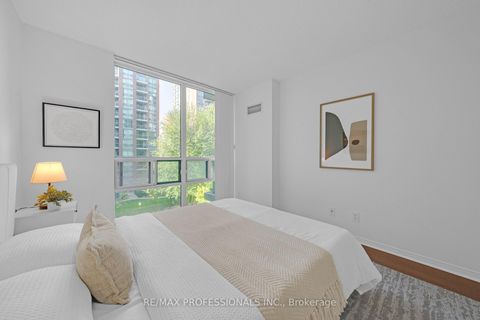 Photo 17 at 402 - 9 Michael Power Place, City Centre West, Toronto