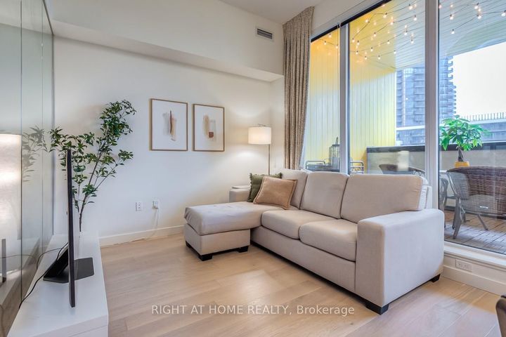 Photo 2 at 511 - 95 McMahon Drive, Bayview Village, Toronto