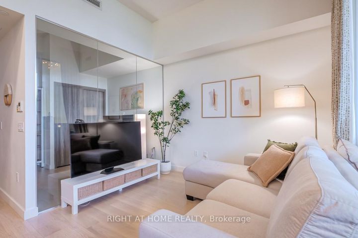 Photo 4 at 511 - 95 McMahon Drive, Bayview Village, Toronto