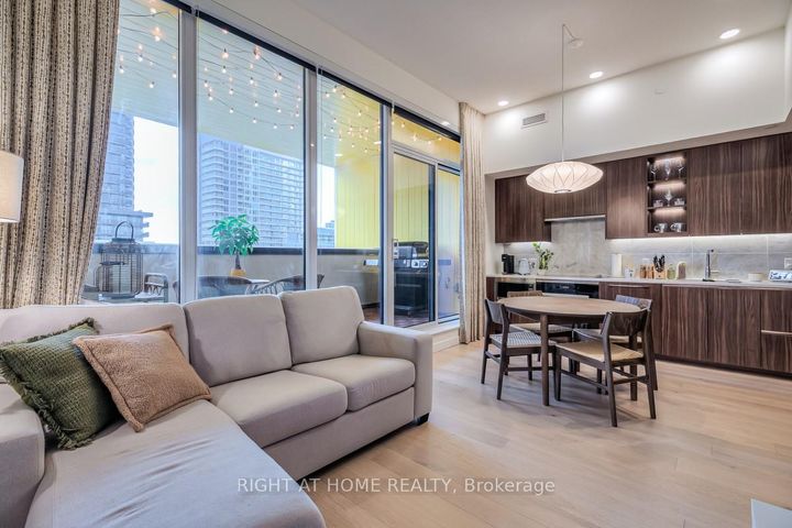 Photo 5 at 511 - 95 McMahon Drive, Bayview Village, Toronto