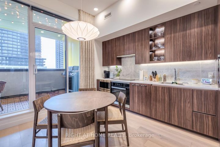 Photo 7 at 511 - 95 McMahon Drive, Bayview Village, Toronto