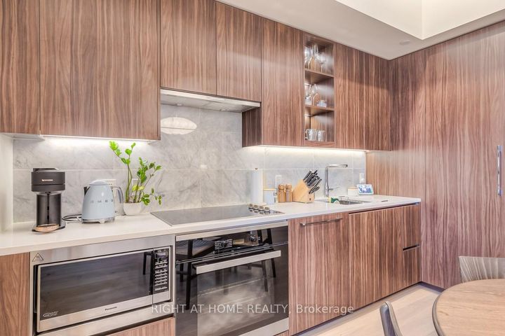 Photo 9 at 511 - 95 McMahon Drive, Bayview Village, Toronto
