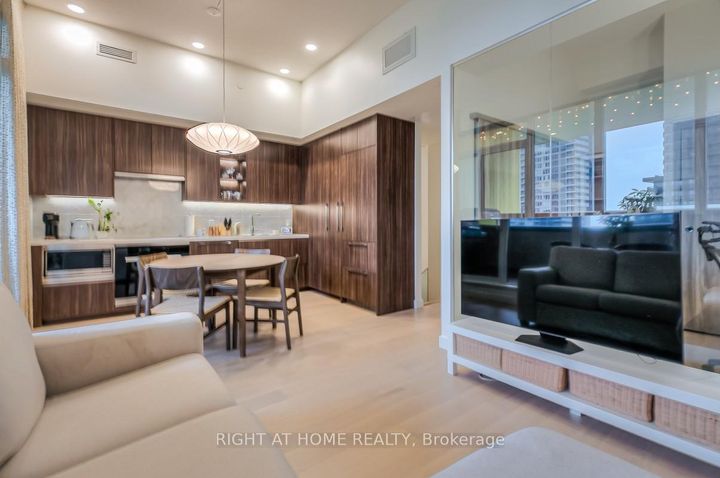 Photo 13 at 511 - 95 McMahon Drive, Bayview Village, Toronto