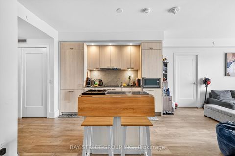Photo 10 at 801 - 480 Front Street W, Waterfront Communities C1, Toronto