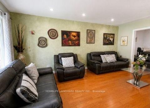 Photo 1 at 5 Collingsbrook Boulevard, L'Amoreaux, Toronto