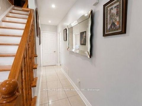 Photo 2 at 5 Collingsbrook Boulevard, L'Amoreaux, Toronto