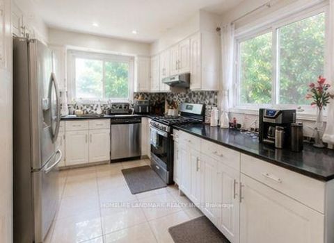 Photo 3 at 5 Collingsbrook Boulevard, L'Amoreaux, Toronto