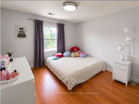 Photo 5 at 5 Collingsbrook Boulevard, L'Amoreaux, Toronto