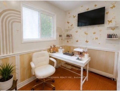 Photo 6 at 5 Collingsbrook Boulevard, L'Amoreaux, Toronto