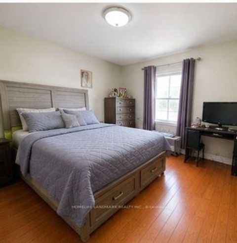 Photo 8 at 5 Collingsbrook Boulevard, L'Amoreaux, Toronto