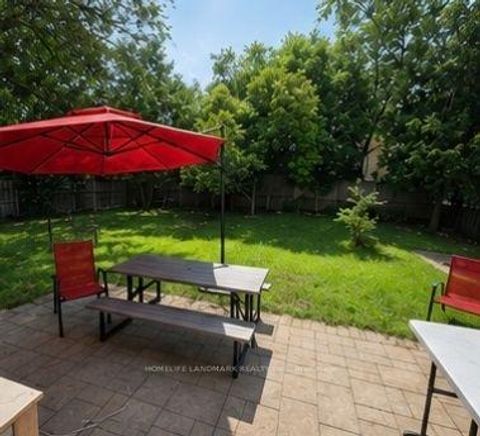 Photo 11 at 5 Collingsbrook Boulevard, L'Amoreaux, Toronto