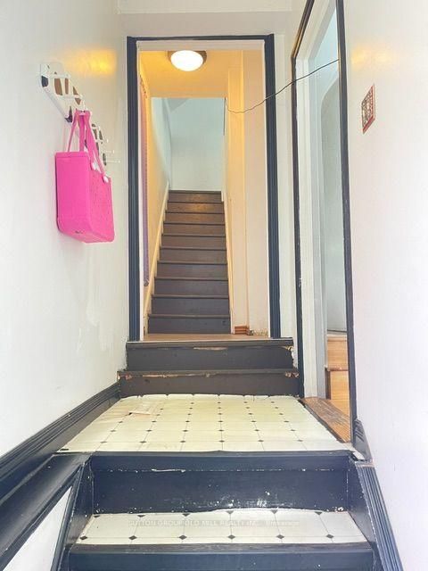 Photo 4 at 19 Cardell Avenue, Pelmo Park W4, Toronto