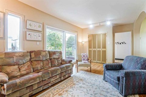 Photo 5 at 19 Cardell Avenue, Pelmo Park W4, Toronto