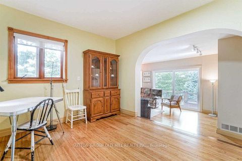 Photo 8 at 19 Cardell Avenue, Pelmo Park W4, Toronto