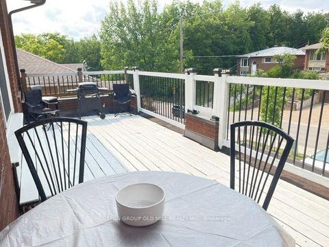 Photo 12 at 19 Cardell Avenue, Pelmo Park W4, Toronto