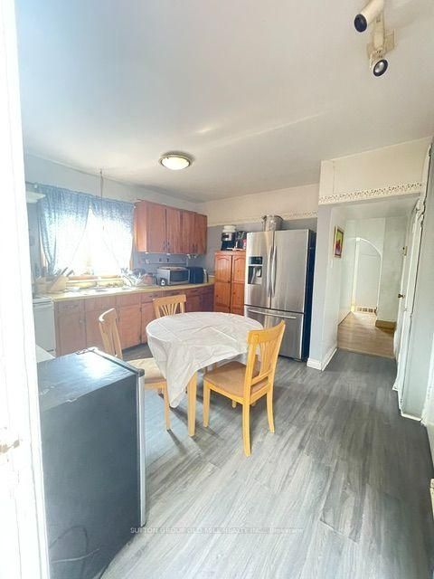 Photo 13 at 19 Cardell Avenue, Pelmo Park W4, Toronto
