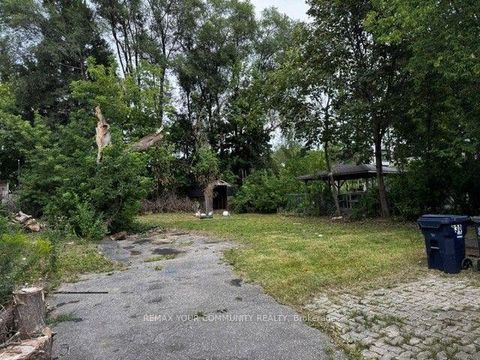 Photo 2 at 330 Horsham Avenue, Willowdale West, Toronto