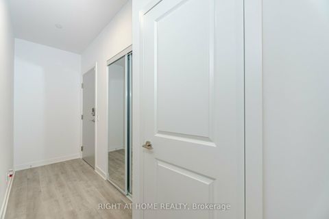 Photo 4 at 226 - 50 Upper MAll Way, Brownridge, Vaughan