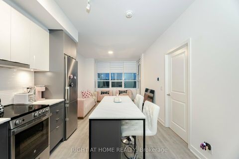 Photo 7 at 226 - 50 Upper MAll Way, Brownridge, Vaughan