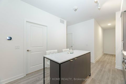Photo 10 at 226 - 50 Upper MAll Way, Brownridge, Vaughan