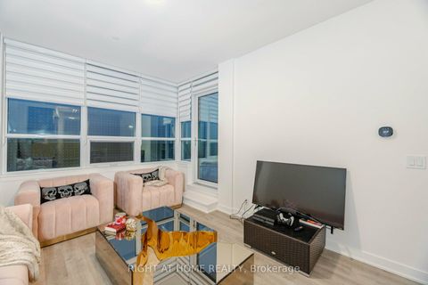 Photo 11 at 226 - 50 Upper MAll Way, Brownridge, Vaughan
