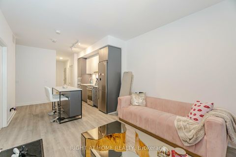 Photo 14 at 226 - 50 Upper MAll Way, Brownridge, Vaughan