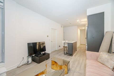 Photo 16 at 226 - 50 Upper MAll Way, Brownridge, Vaughan